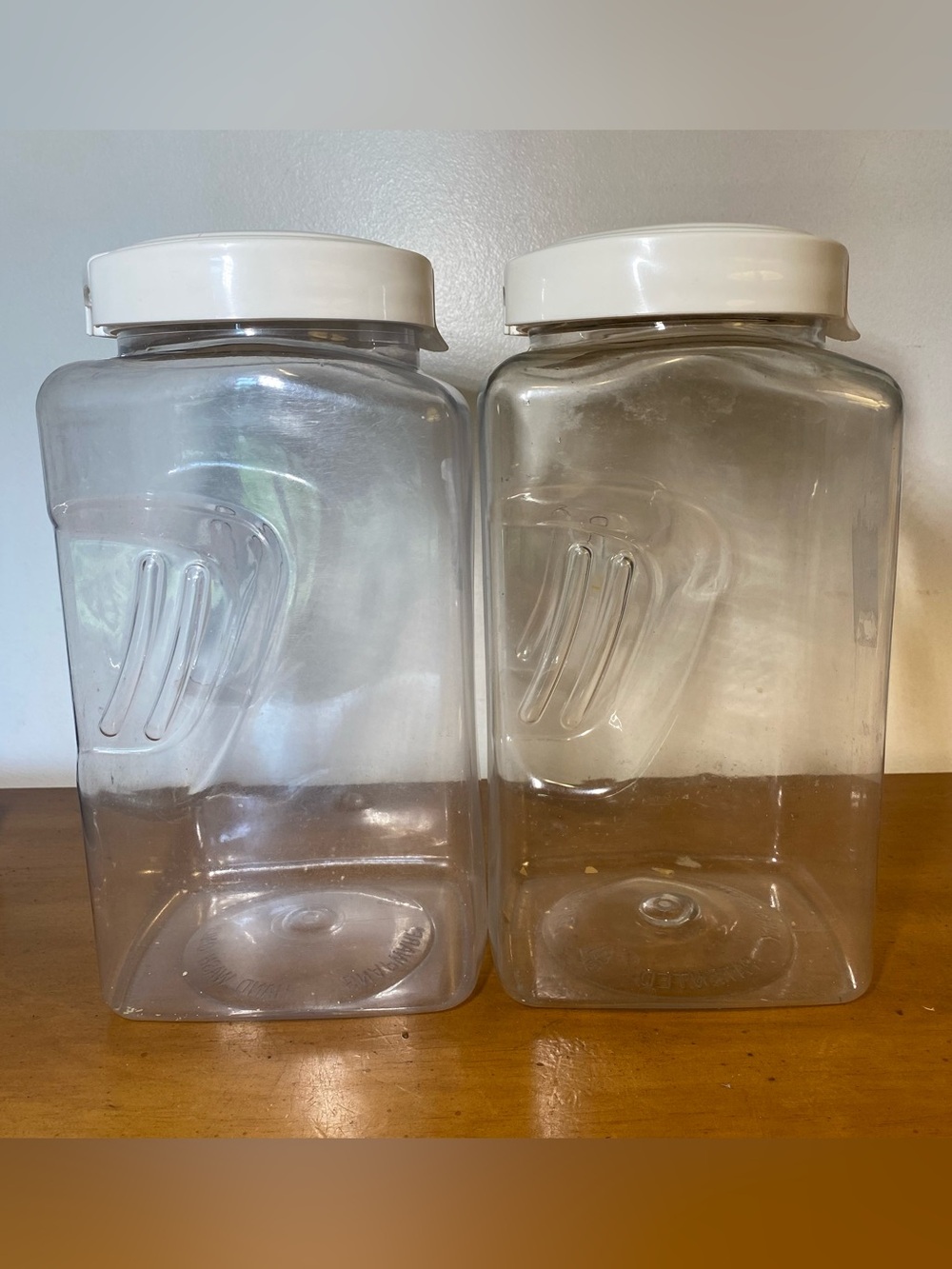 Snapware 10 Cup Plastic Food Storage Canisters Containers White Clear set of 2